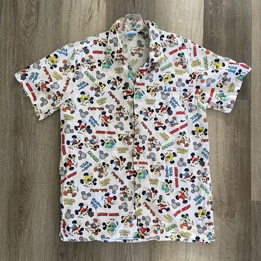 Mickey Mouse Around the World men’s L button down shirt